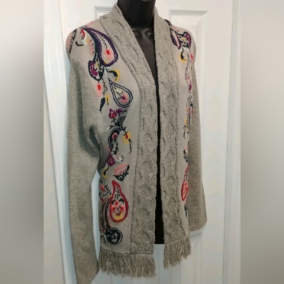 Sleeping on Snow Folklore cardigan - Picture 8 of 9